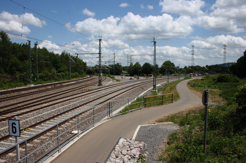 Gleisabzweig vom Gterbahnhof Karlsruhe kommend Richtung Norden.
Linker Abzweig Richtung Hockenheim, rechter nach Durlach --> Pforzheim