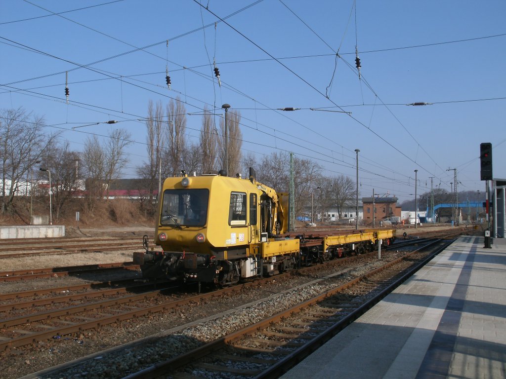 Gleisarbeitsfahrzeug kam am 01.Mrz 2011 von Mukran nach Bergen/Rgen.
