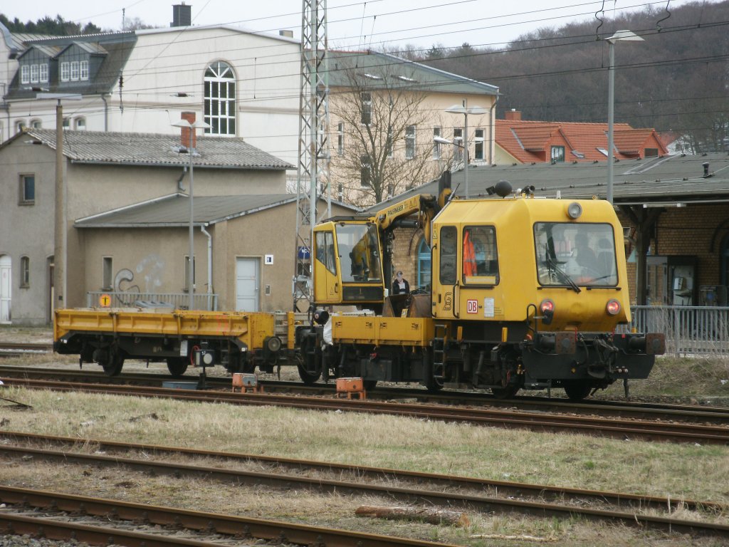 Gleisarbeitsfahrzeug unterwegs am 05.April 2011 in Bergen/Rgen.