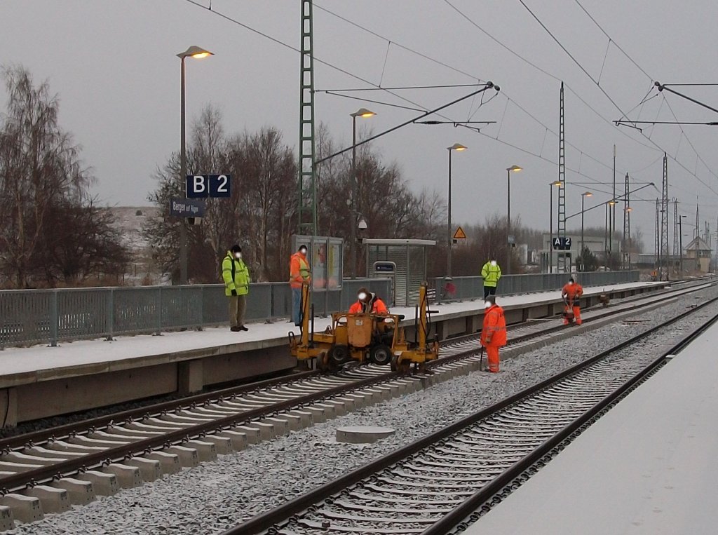 Gleisbauarbeiten im Winter am 01.Februar 2011 in Bergen/R�gen.