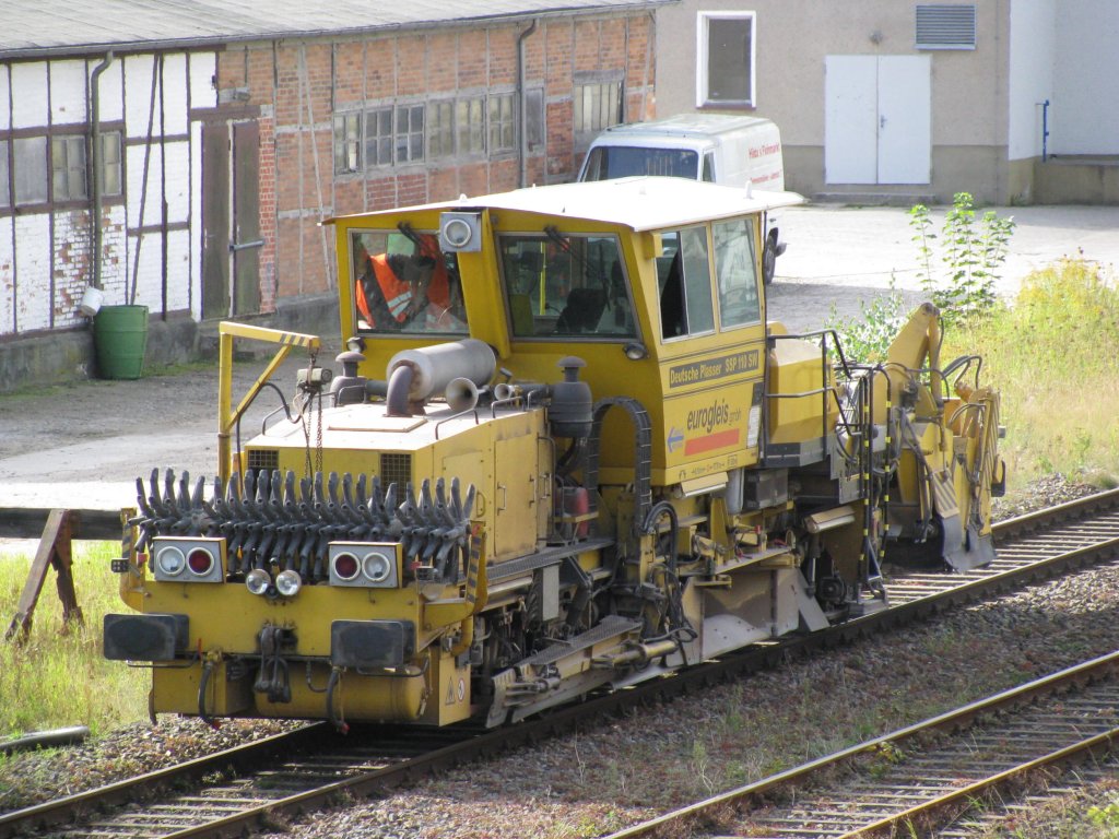 Gleisbettreinungsmaschine SSP 110 SW bei Arbeiten im Bahnhof Grevesmhlen  [16.09.2012]