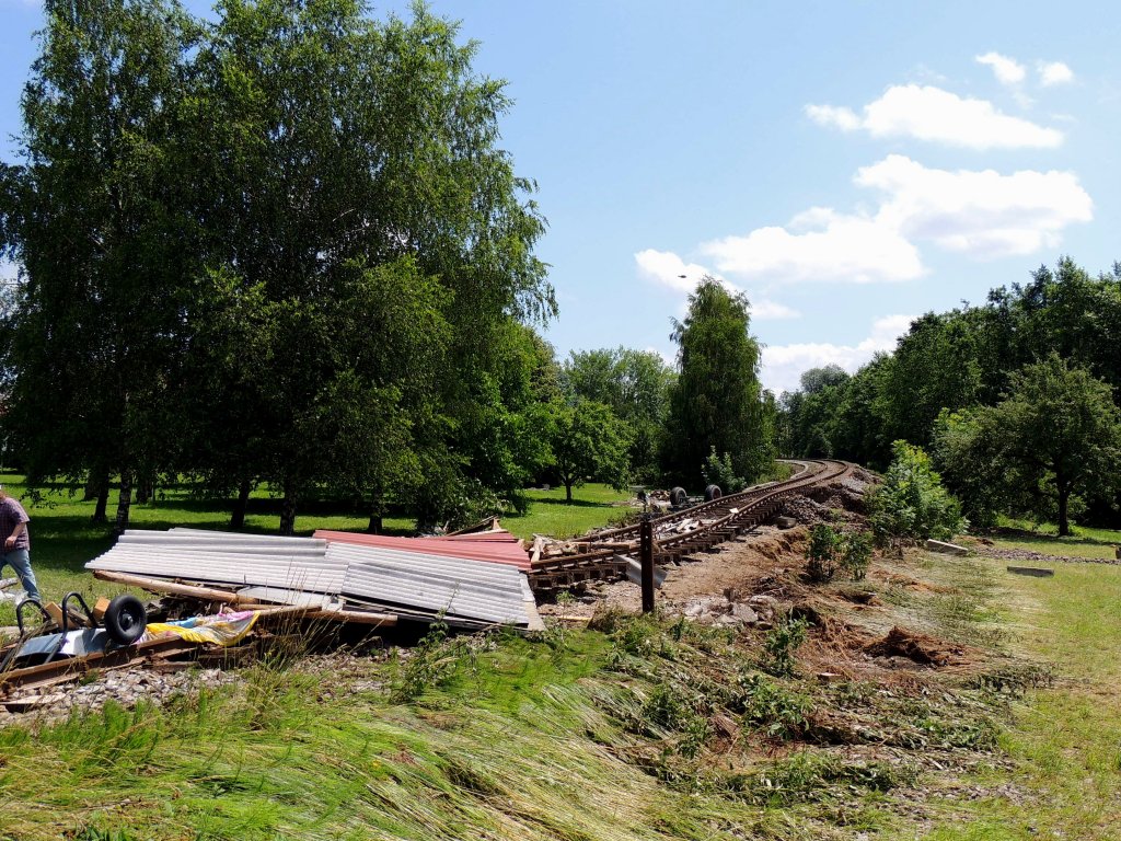 Gleisschaden  nach einem Hochwasser bei KM27-8 im Bereich Atzing auf der Innkreisbahn; 120622