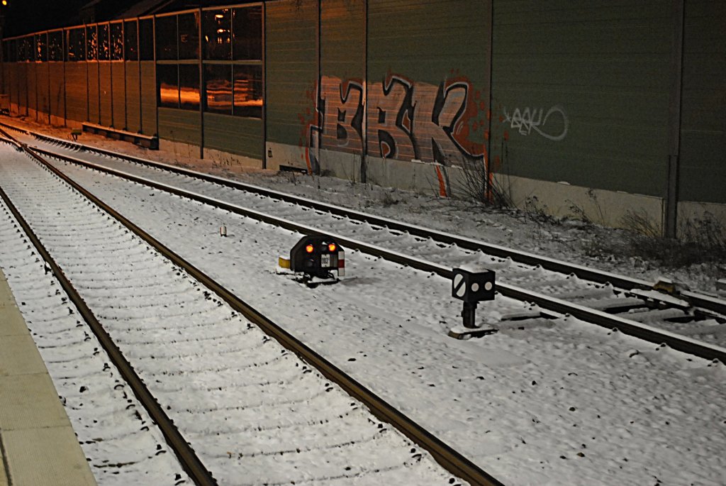 Gleissprerrsignal in Lehrte auf Rot am 15.12.2010.