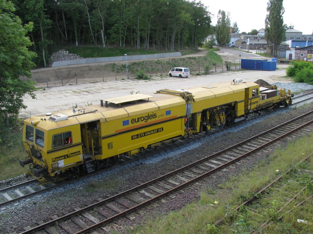 Gleisstopfmaschine 08-275 UNIMAT 35 bei Arbeiten im Bahnhof Grevesmhlen; [16.09.2012]