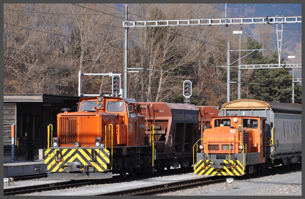 Gm 4/4 241 und Tm 2/2 93 in Trimmis-Untervaz. (01.12.2011)