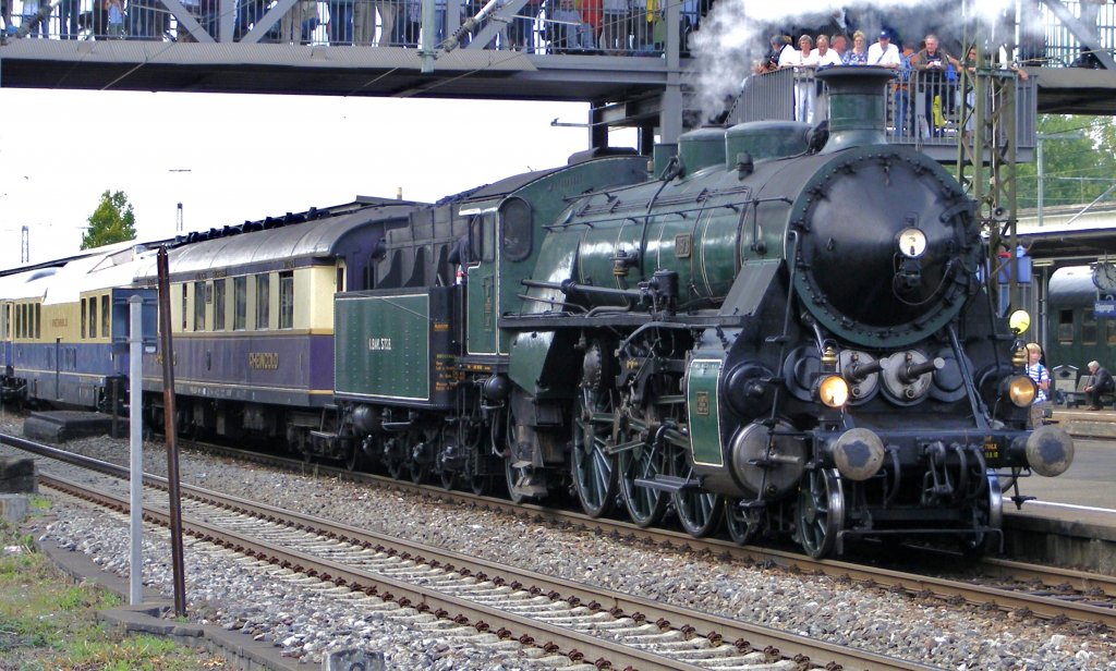 Gppingen 17. Sepetmber 2011: Anlsslich der Mrklintage waren viele Maschinen zu Gast im Gppinger Bahnhof. Viele der vom Bayrischen Eisenbahnmuseum zur Verfgung gestellten Dampfloks waren auch unter Dampf zu bestaunen.