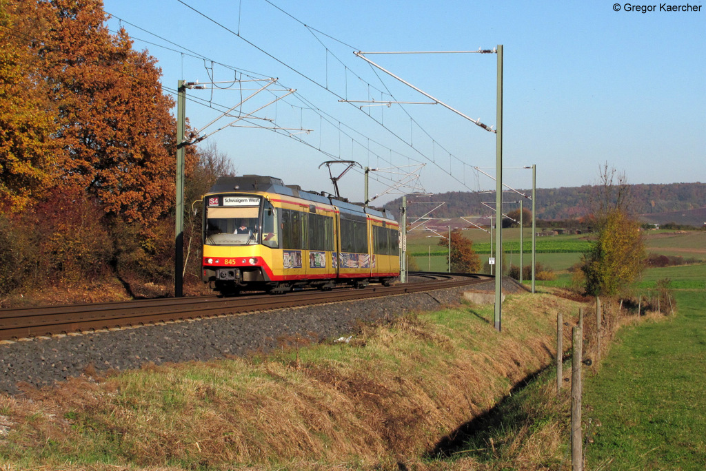 Goldender November in Hohenlohe. Am spten Nachmittag passiert Wagen 845 (ex Regio-Bistro)  BG Karlsruhe  den Bogen bei Wieslensdorf. Aufgenommen am 02.11.2011.
