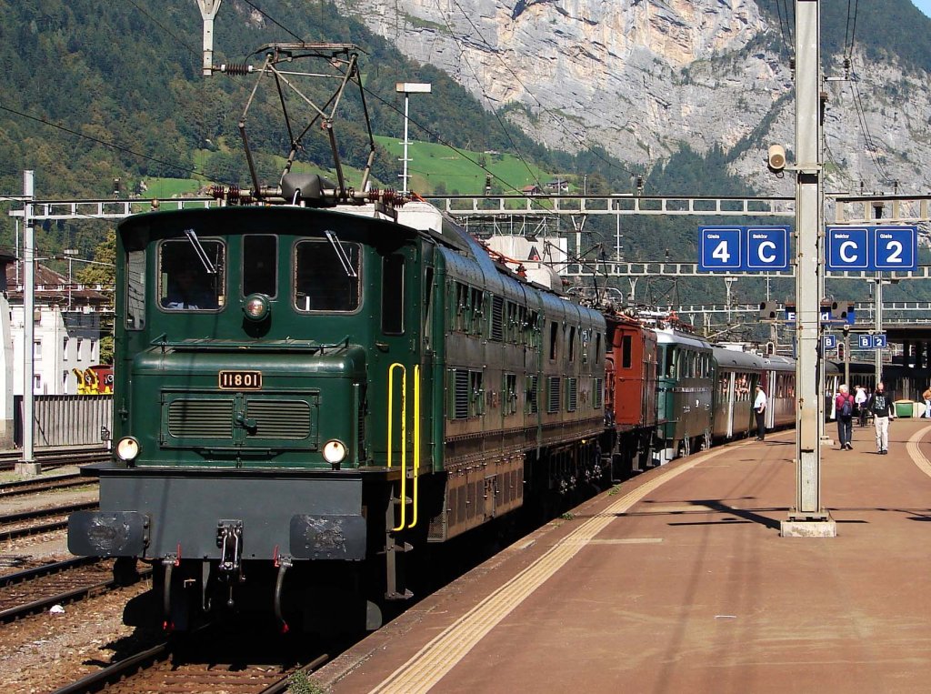  Gotthard - Giganten  Ae 8/14 11801 + Ce6/8 II 14253 + Ae 6/6 11402 in Erstfeld.
Sonderzug von Zrich nach Airolo fr 10 Jahre SBB Historic
10.09.2011.