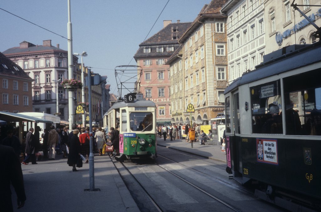 Graz GVB SL 6 (Tw 229 / Tw 228) Hauptplatz am 17. Oktober 1978.