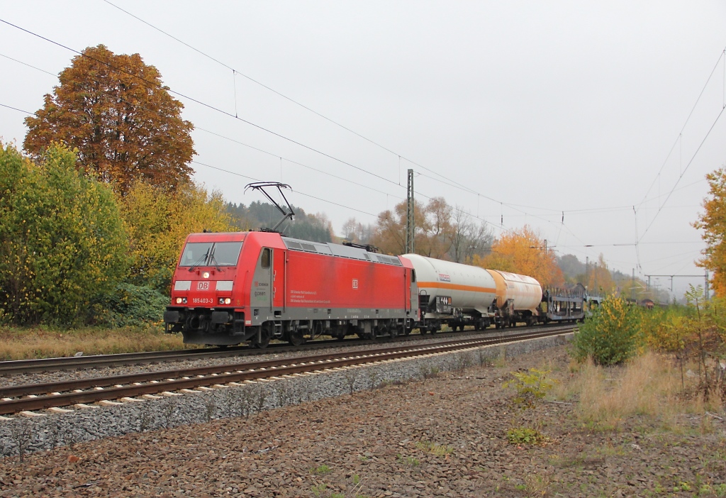 Green Cargo bei herbstlichen Farben: 185 403-3 mit gemischtem GZ in Fahrtrichtung Sden. Aufgenommen beim B Eltmannshausen/Oberhone am 24.10.2012.