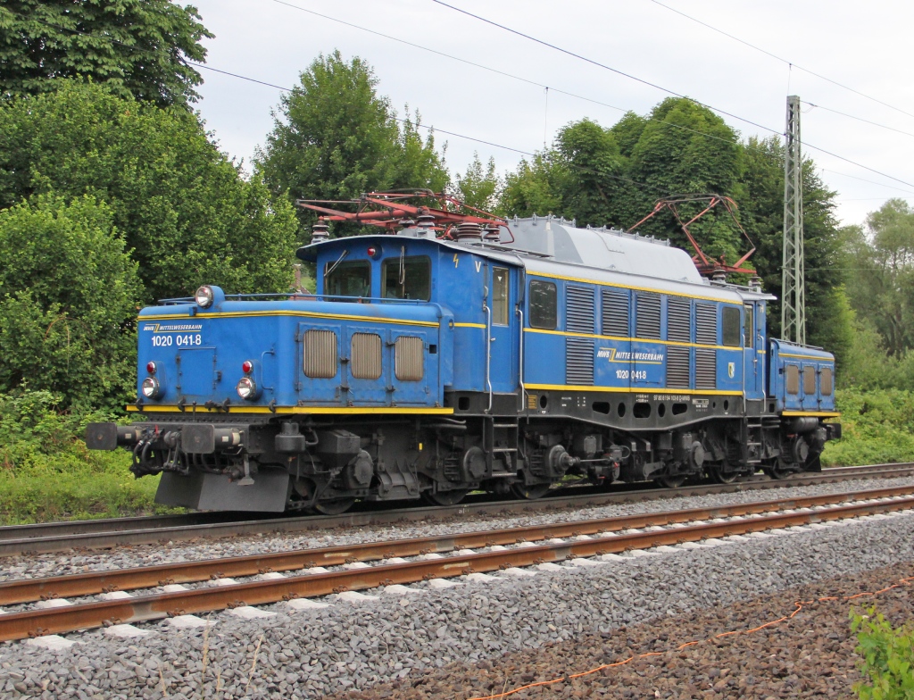 Groes Highlight und groe Freude! Am 22.06.2011 kam 1020 041-8 der MWB als Tfzf in Richtung Sden an Eschwege West vorbei. Aufgenommen beim B Eltmannshausen/Oberhone.