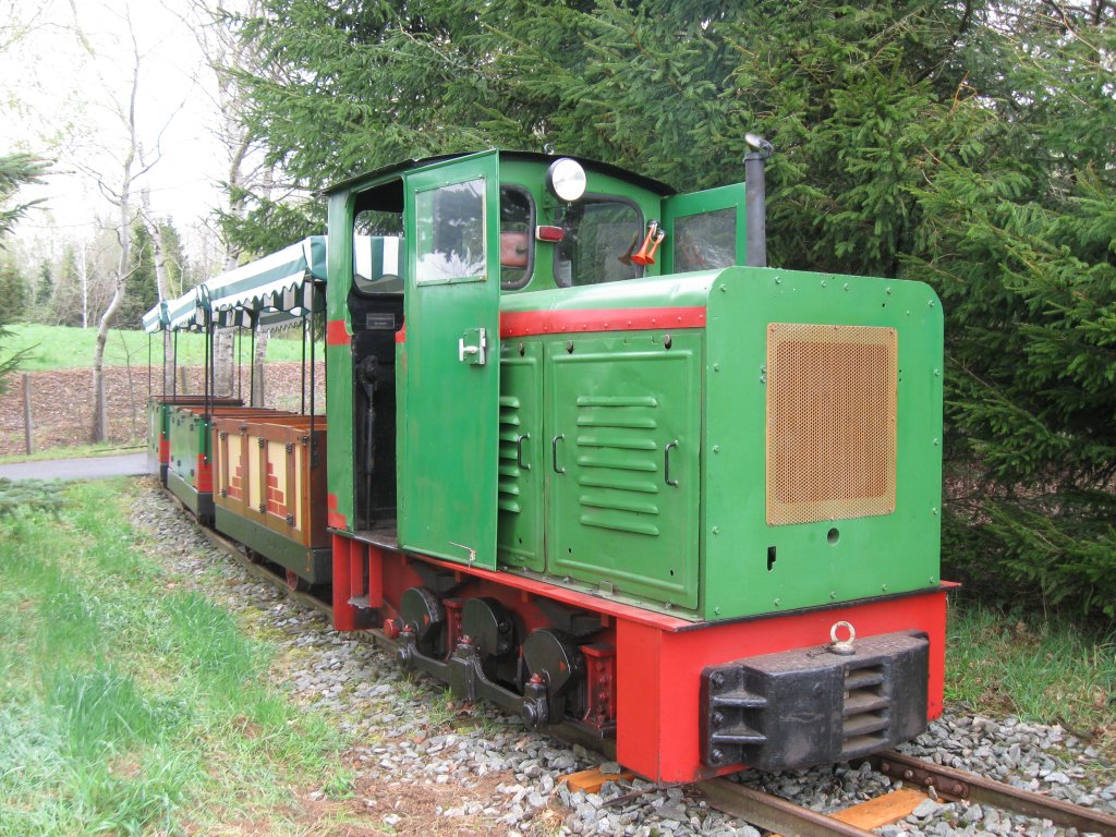 Grne Ns2f der Niederwrschnitzer Ziegeleibahn/Feldbahn am 28.4.2013.