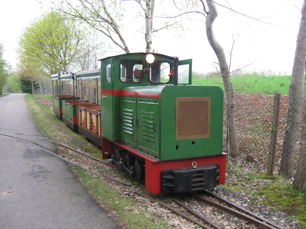 Grne Ns2f der Niederwrschnitzer Ziegeleibahn/Feldbahn am 28.4.2013.