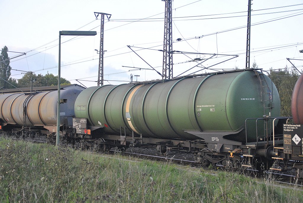 Grner Kesselwagen in einen Gterzug in Lehrte am 12.10.2010.