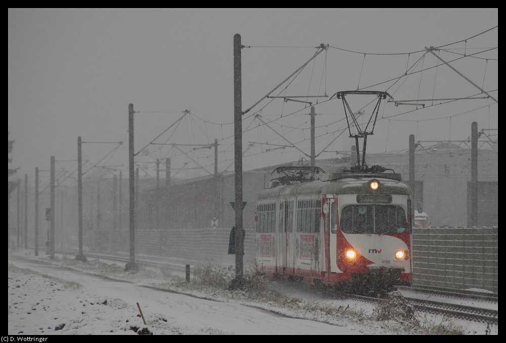 Gt 106 am 29. November 2010 bei der Ausfahrt aus dem Bf Edingen.