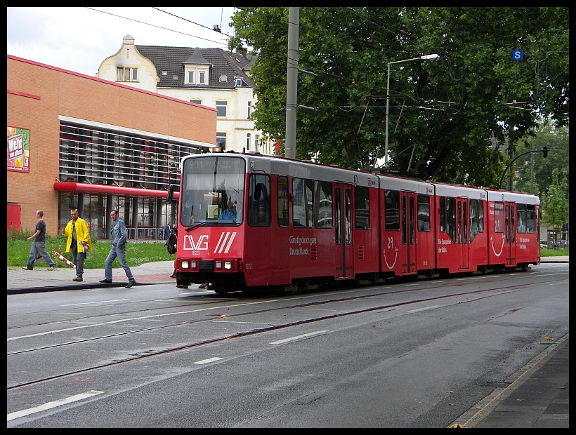 GT10 NC-DU 1023 an der Haltestelle Duisburg Ruhrort Bf