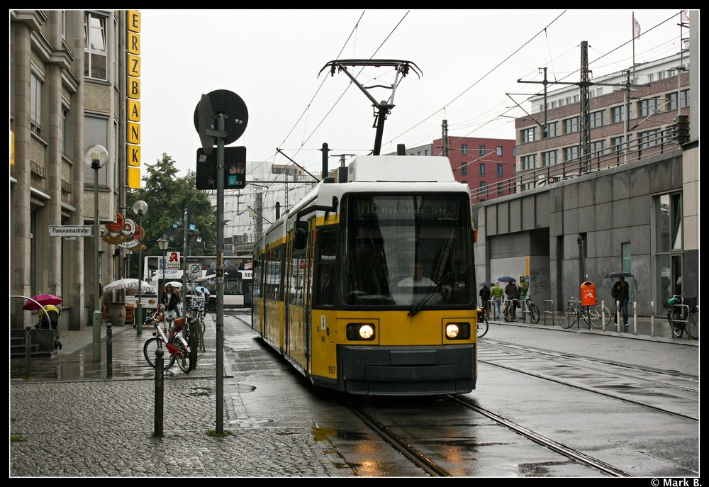 GT6N 1057 am Alexanderplatz. Aufgenommen am 26.08.10.