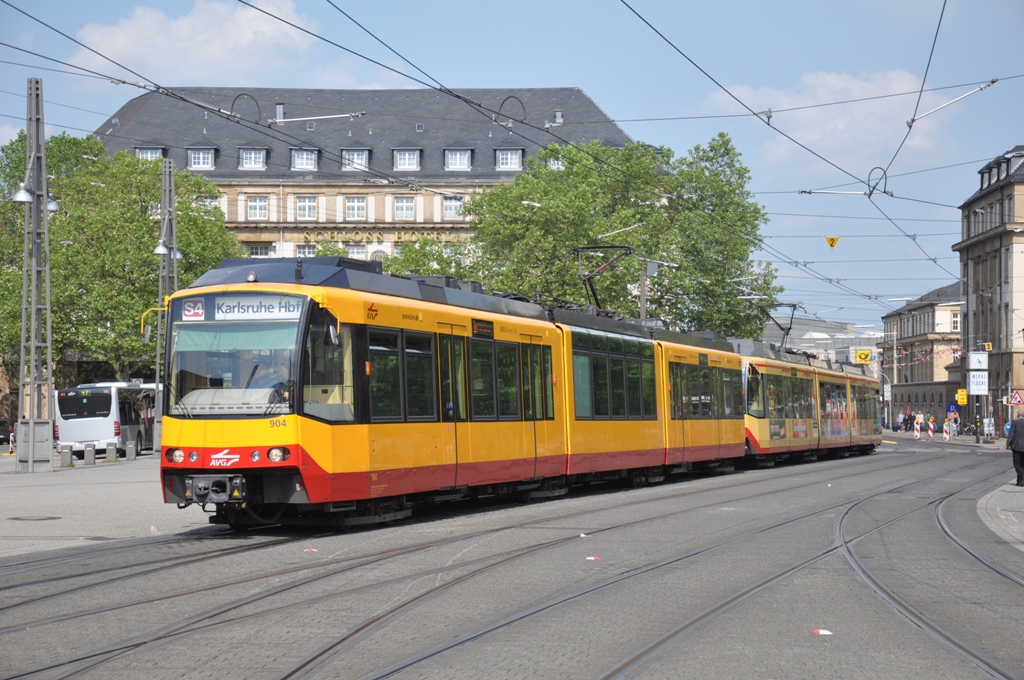 GT8-100D-M-2S / Siemens 904 der AVG Karlsruhe aufgenommen 11/06/2013 am Bahnhofsvorplatz