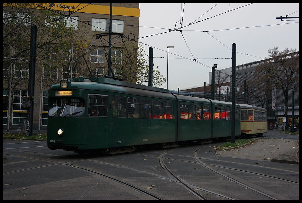 GT8 2651 bei der Einfahrt in die Haltestelle D�sseldorf Hbf