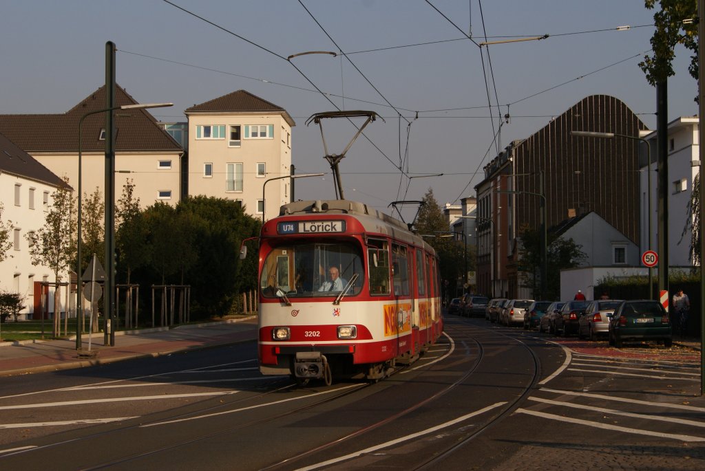 GT8SU 3210 und 3202 an der Haltestelle  Schne Aussicht  in Dsseldorf am 02.10.2011