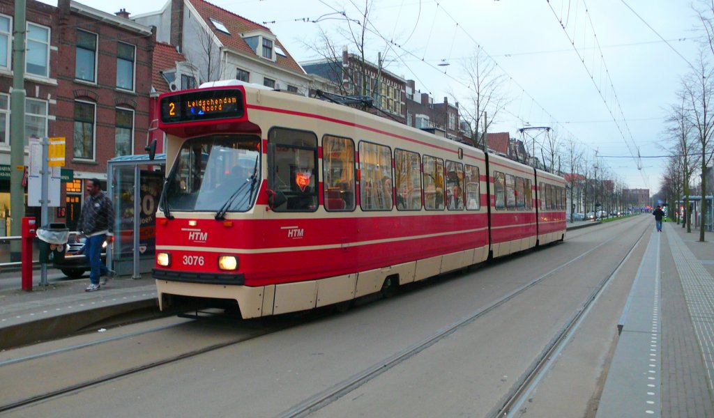 GTL 3076 auf die Linie 2 bei der Haltestelle Prinsengracht am 28.Dez.2011.
Ab Januar 2012 werden auf die Linie 2 auch Randstadrailfahrzeuge (Regio-Citadis)
eingesetzt.