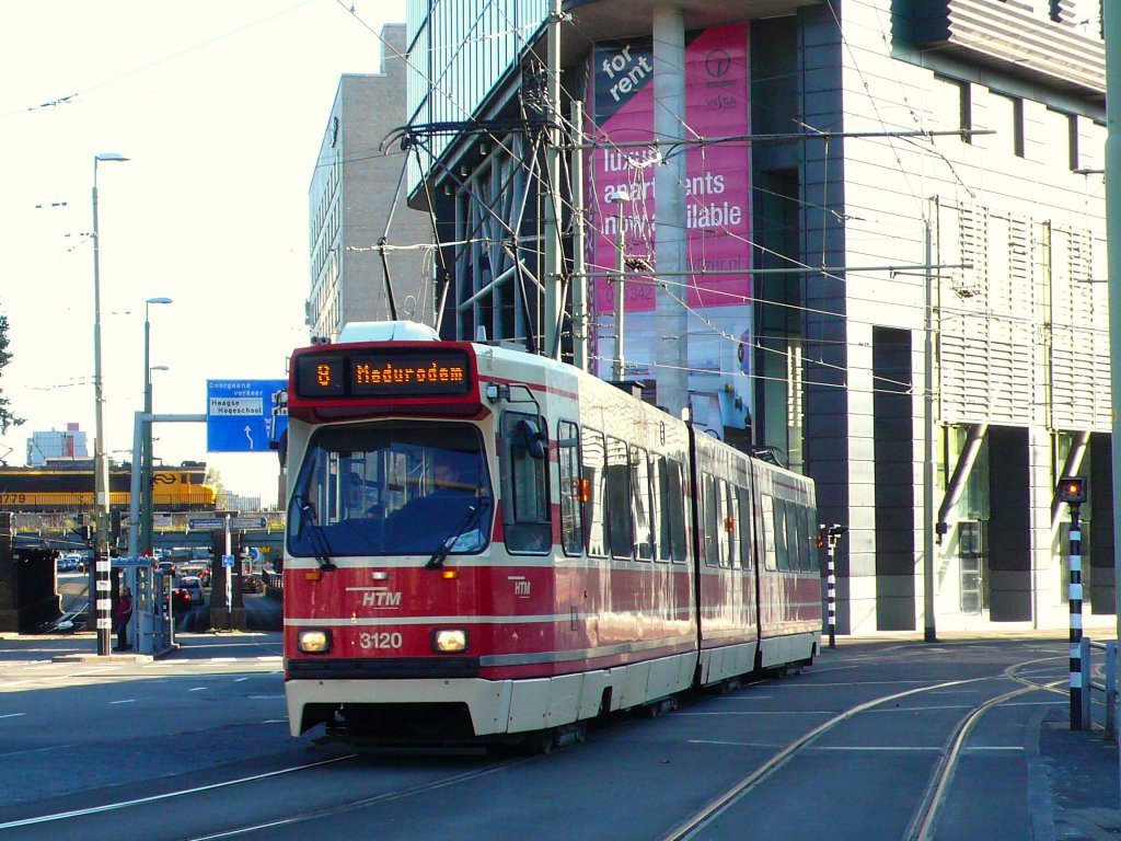 GTL 3120 auf der Linie 8 richtung Madurodam. (Holland in Miniatur).
Rijswijkseplein am 11.10.10