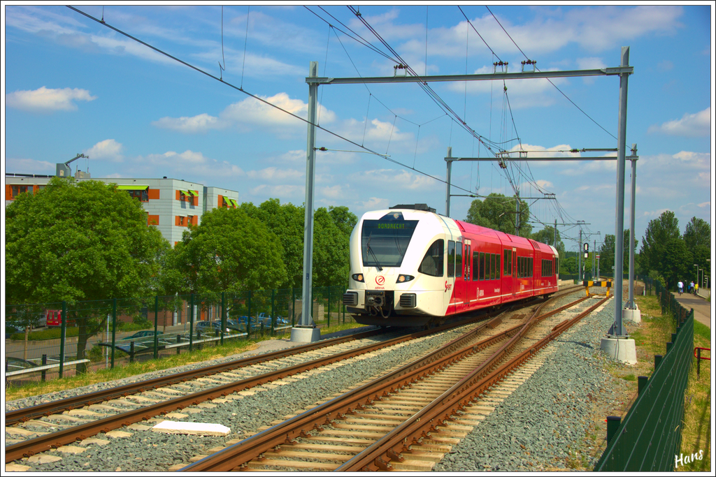 GTW 2/8 510 'Hendrik Hamel' von Arriva fhrt am 2. Juni 2012 als Zug 36744 den Bahnhof Dordrecht Stadspolders herein. Noch einige Minuten und der Triebwagen wird seinen Zielbahnhof Dordrecht erreicht haben.
