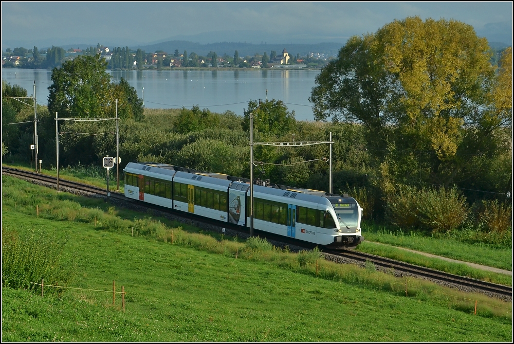 GTW am Untersee bei Ermatingen. Im Hintergrund die Reichenau auf deutscher Seite mit St. Georg. August 2010. Ein Bildchen für Heinz Stoll, kleine Entschädigung für noch nicht hochgeladene Bilder der Reichenauer Sakralbauten...
