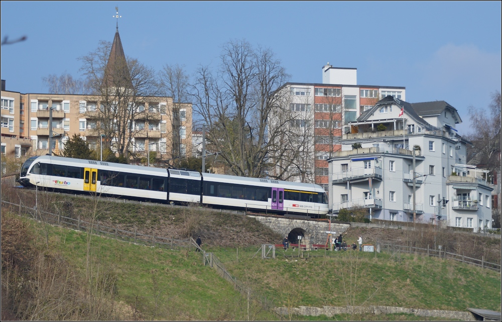 GTW der Thurbo bei Neuhausen am Rheinfall. April 2013.