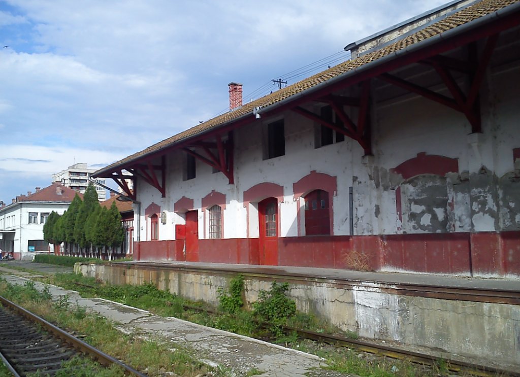 Gterschuppen im Bahnhof Targu Mures am 15.06.2013.