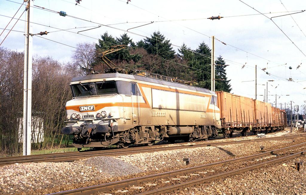 Gterzug mit Schnappszahl!
Lok BB 22222 fhrt am 4.3.1989 in Muhlhouse Nord uim 15.25 Uhr mit 
diesem Gterzug aus.