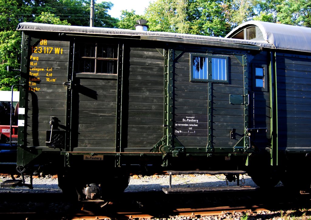 Gterzugpackwagen 123 117 Wuppertal, Pwg pr 14

Ladegewicht: 4,0 t
Eigengewicht: 10,8 t
Ladeflche:  8,5 m
Lp:  8,5 m
Achsstand: 4,7 m
Bremse: Kkg (Kunze-Knorr Gterzugbremse)
Vmax :  65 km/h
Ofenheizung