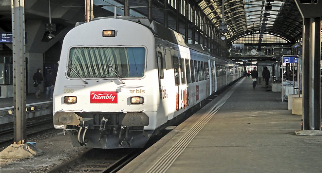 Guetzlis in Fahrt: Am 26.03.10 steht der Kambly-Zug in Luzern.