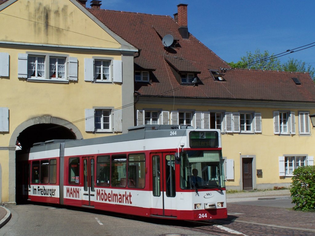 Gunterstal : der GT 8 Z Nr 244 ern�hert sich des Ende der Strecke der Linie 2 am 17/04/07.
