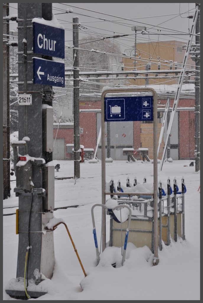 Gut ist der Ausgang angeschrieben bei dem vielen Schnee in Chur. (21.12.2011)
