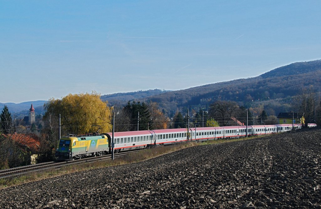 Gysev 1047 503 brachte am 19.11.2009 den OIC 640 von Wien nach Salzburg. Die Aufnahme entstand zwischen Hofstatt und Neulengbach Stadt.
