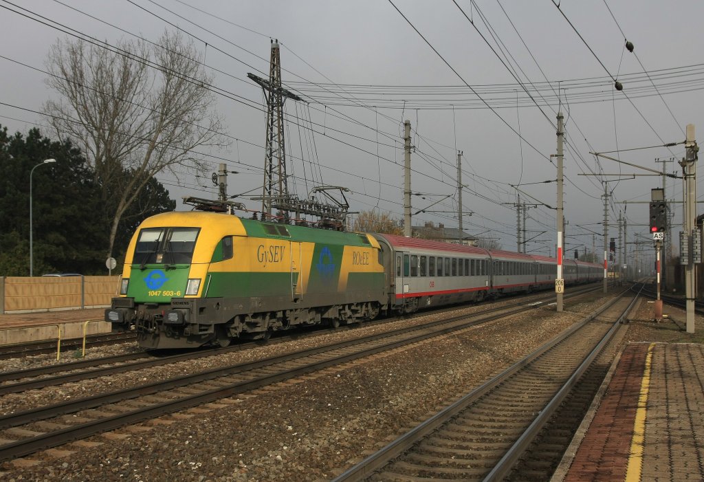 GySEV 1047 503 unterwegs mit IC640  Josef Haydn  im Bahnhof Marchtrenk. Aufgenommen am 12. November 2009.