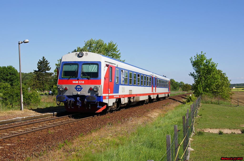GySEV 1446 516/2446 516 (ex BB 5147 009/010) fhrt als Zug 39937 von Kszeg nach Szombathely. Kszegfalva, 06.05.2012





