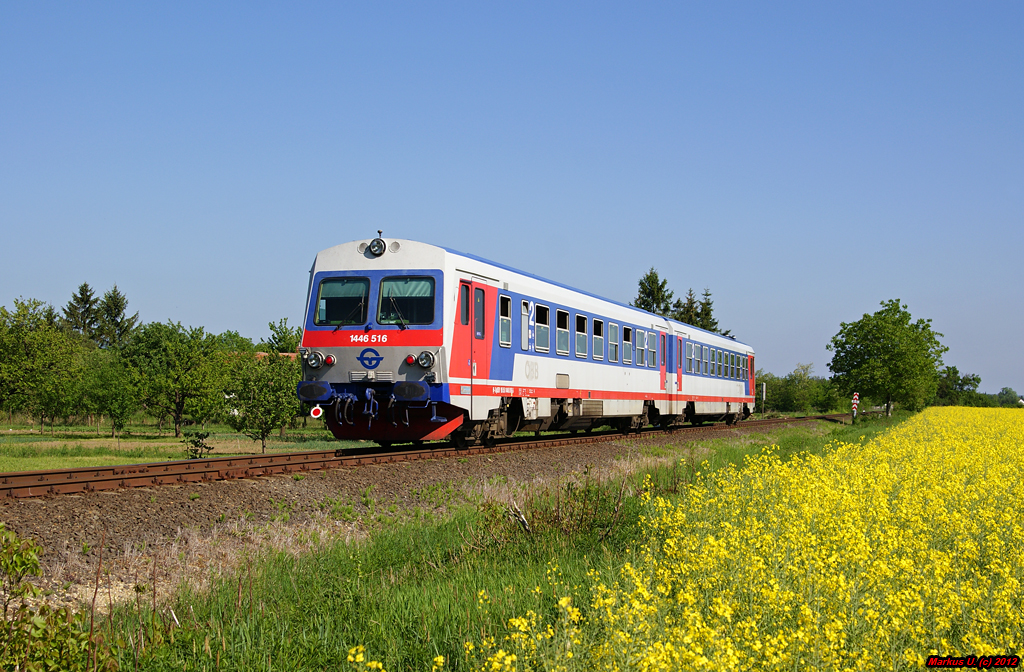 GySEV 1446 516/2446 516 (ex BB 5147 009/010) fhrt als Zug 39922 von Szombathely nach Kszeg. Gyngysfalu, 08.5.2012