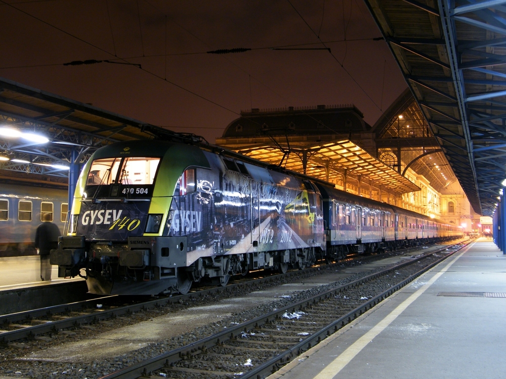 GySEV 470 504 wartet am Bahnhof Budapest-Keleti, am 10. 12. 2012. 