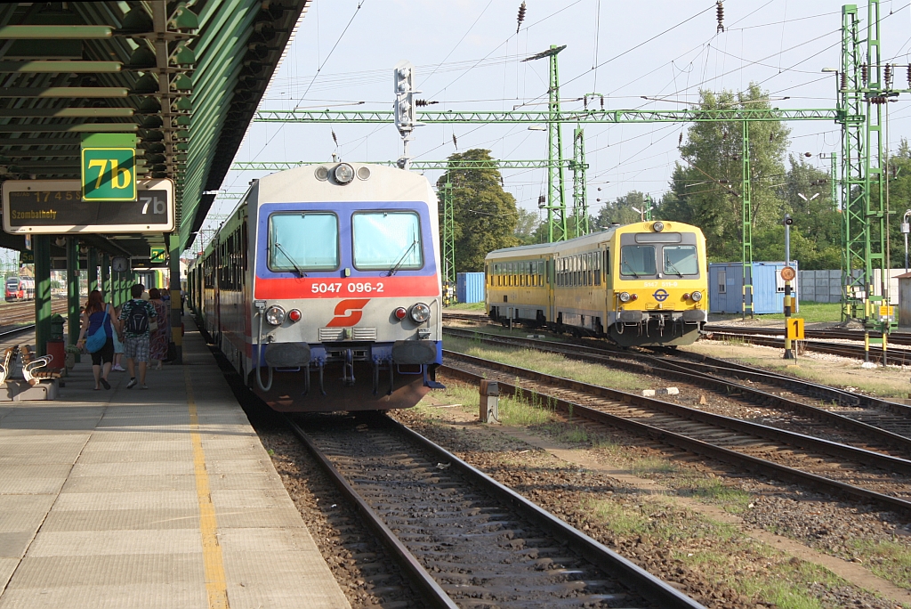 GySEV-Bf. Sopron am 13.August 2010 mit OeBB 5047 096-2 und GySEV 5147 511-9 im Hintergrund.