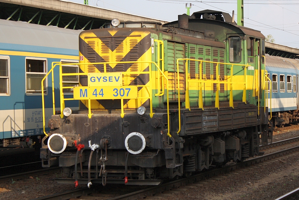 GySEV M44 307 am 13.August 2010 im Bf. Sopron.