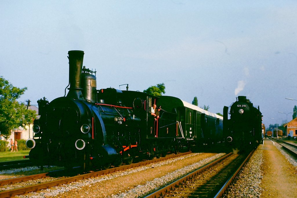 GySEV Nr. 17 (MV Typ 326) und MV 424 219 kamen 1988 bei einer Sonderfahrt, die von sterreich nach Ungarn fhrte, zum Einsatz.