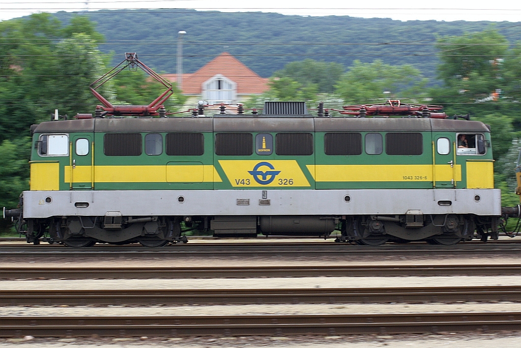 GYSEV V43 326 (1043 326) am 19.Juli 2010 in Tatabanya.