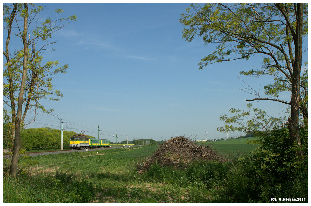 GySEV V43 334 mit P 9942 bei Lv, 12.5.2011