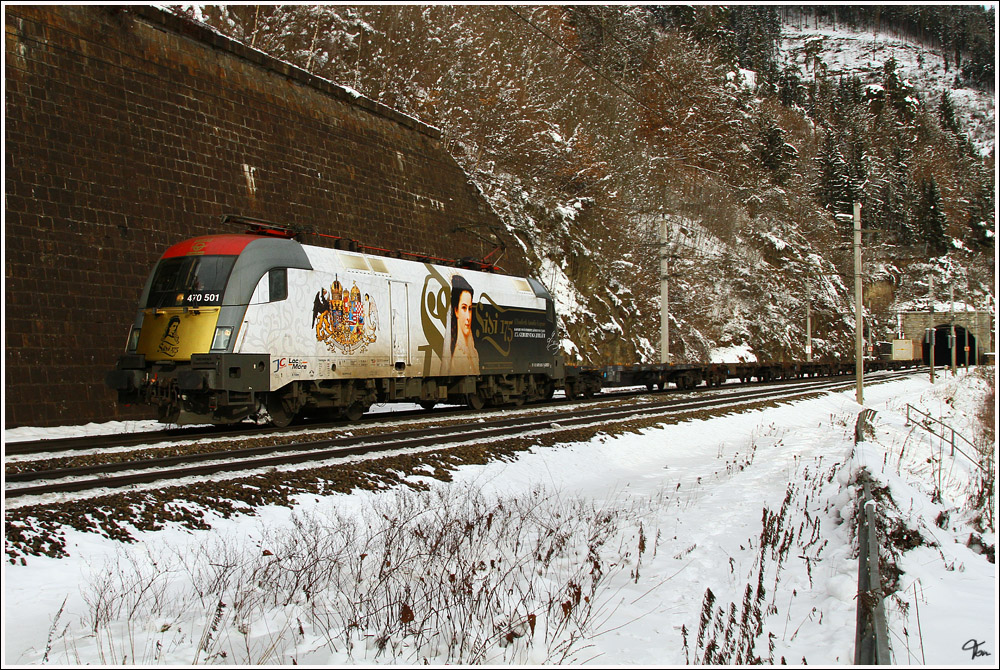 GySev Werbelok 470 501  Sisi  mit einer Schadwagenueberstellung von Graz Gkf nach St. Michael. 
Galgenbergtunnel St Michael 17.1.2012