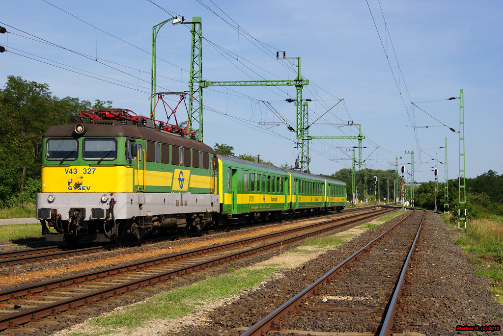 GySEV/Raaberbahn V 43 327 fhrt mit Zug 9162 von Sopron nach Szombathely. Harka, 24.06.2012