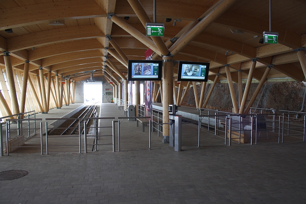 Halle der Bergstation Hochschneeberg am 14.07.2013. 

