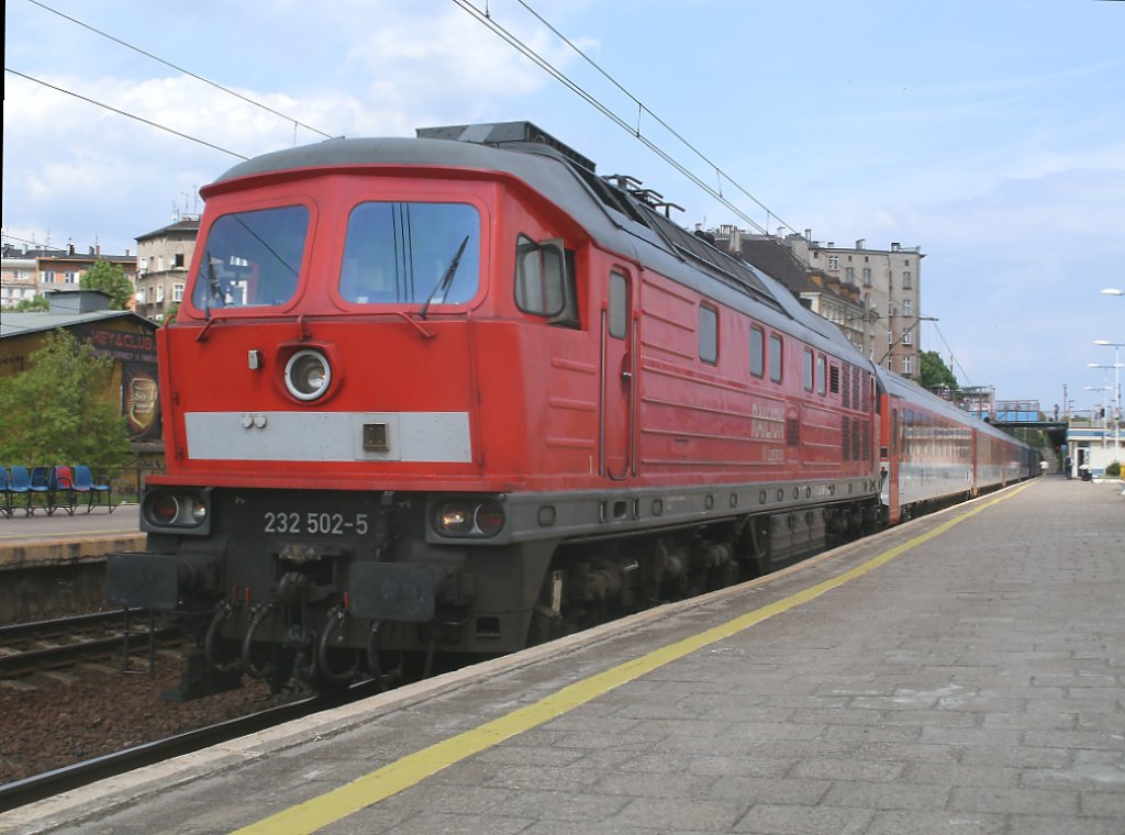 Hallenser 232 502 vor der Abfahrt,am 14.Mai 2011,mit dem EC 170 Szczecin Glowny-Praha hl.n. in Szczecin Glowny.Den Zug wird die Lok bis Angermnde bespannen. 