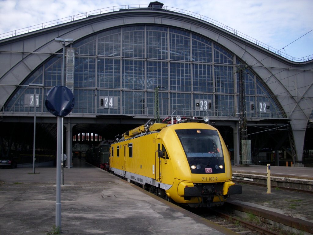 Hallische TVT 711 103-2 in Leipzig Hbf. auf Gleis 24 am 24.04.2012
